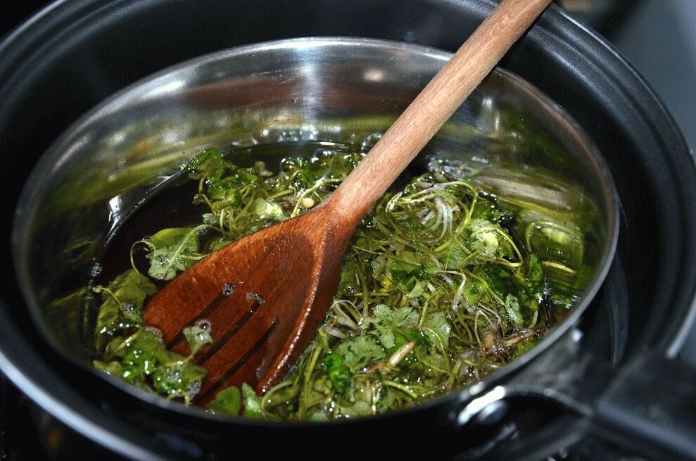 décoction d'herbes avec chélidoine pour mycose des ongles
