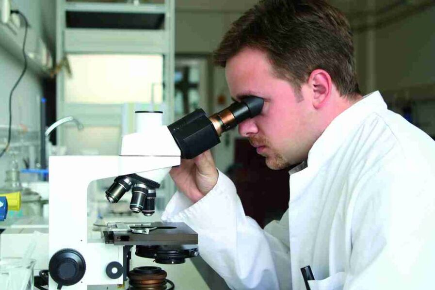 diagnostic en laboratoire de la mycose des ongles des pieds
