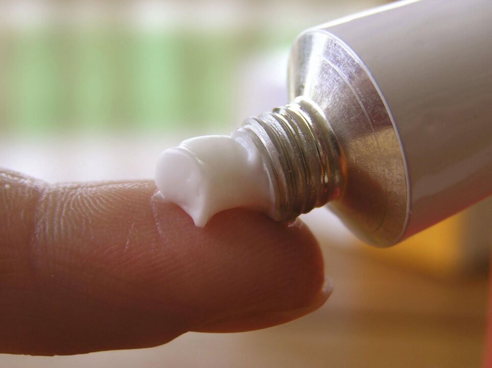 pommade pour le traitement des mycoses des ongles